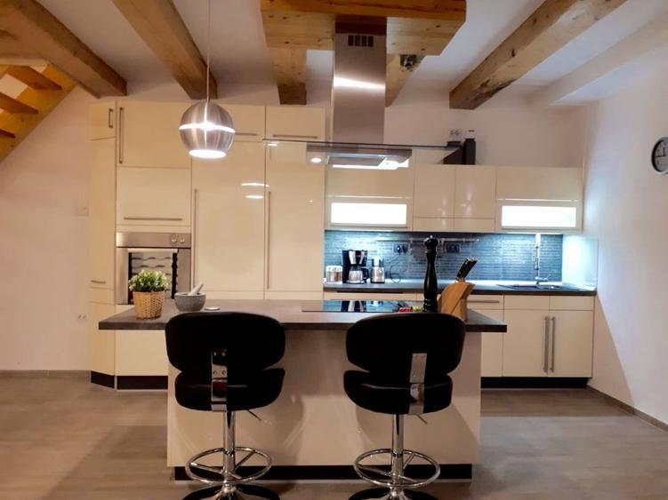 Duplex cu 3 camere cu Teren 700 Mp în Central