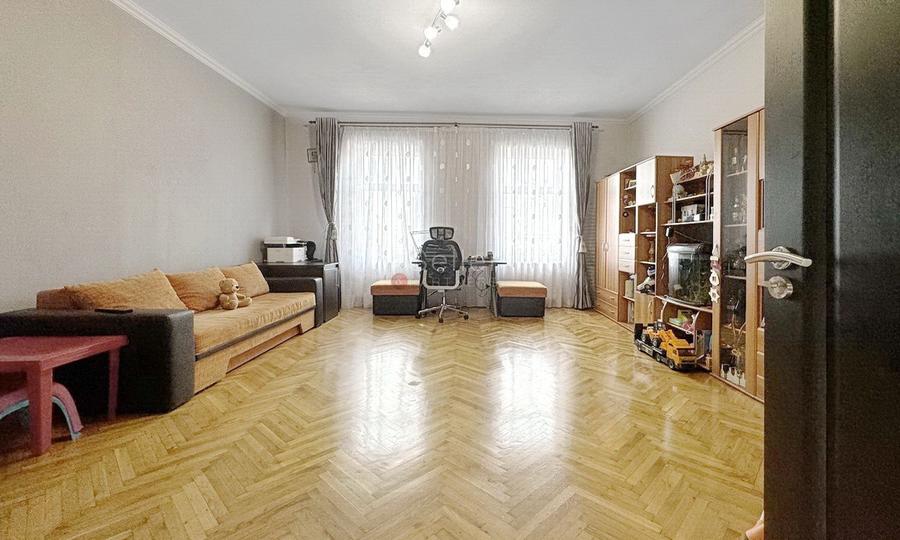 Apartament cu 2 camere semidecomandat, mobilat în Brașovul Vechi