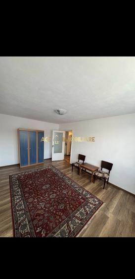 Apartament cu 3 camere decomandat, mobilat în Păcii