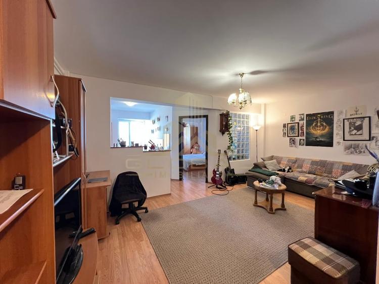 Apartament cu 2 camere semidecomandat, mobilat în Bună Ziua