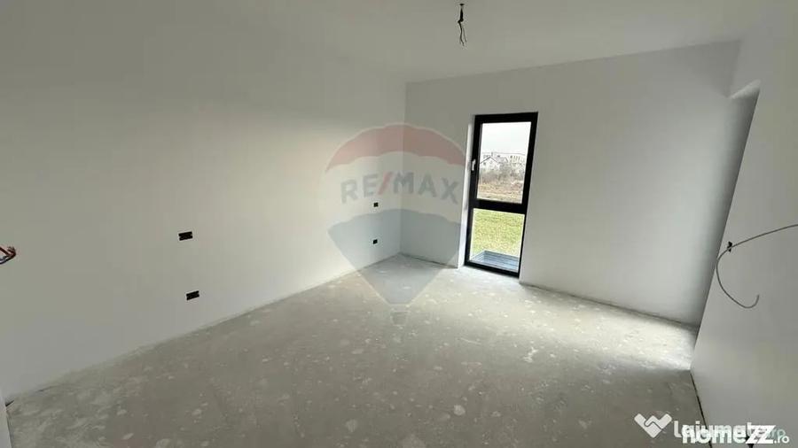 Casă cu 4 camere cu Teren 330 Mp în Obor