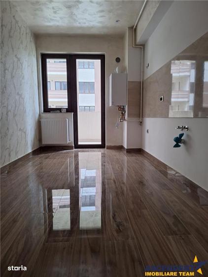 Apartament cu 2 camere decomandat în Tractorul