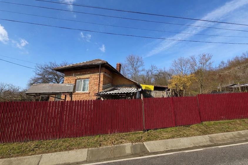 Casă cu Teren 780 Mp în Pitoi