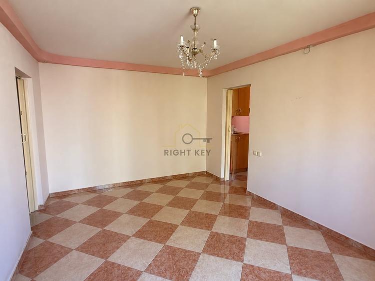 Apartament cu 3 camere semidecomandat, mobilat în Valea Ialomiței