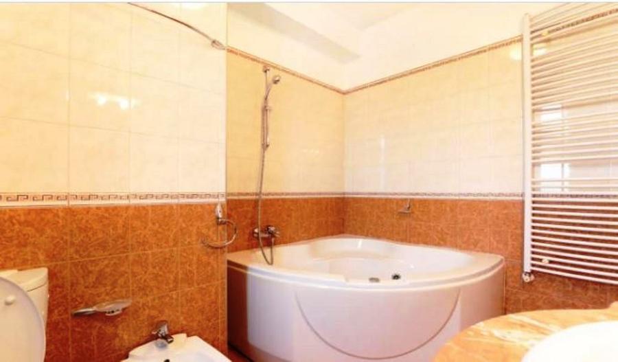 Apartament cu 5 camere decomandat în Șoseaua Nordului
