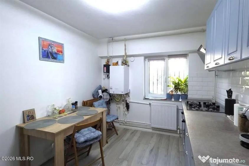 Apartament cu 2 camere decomandat în Poarta 6