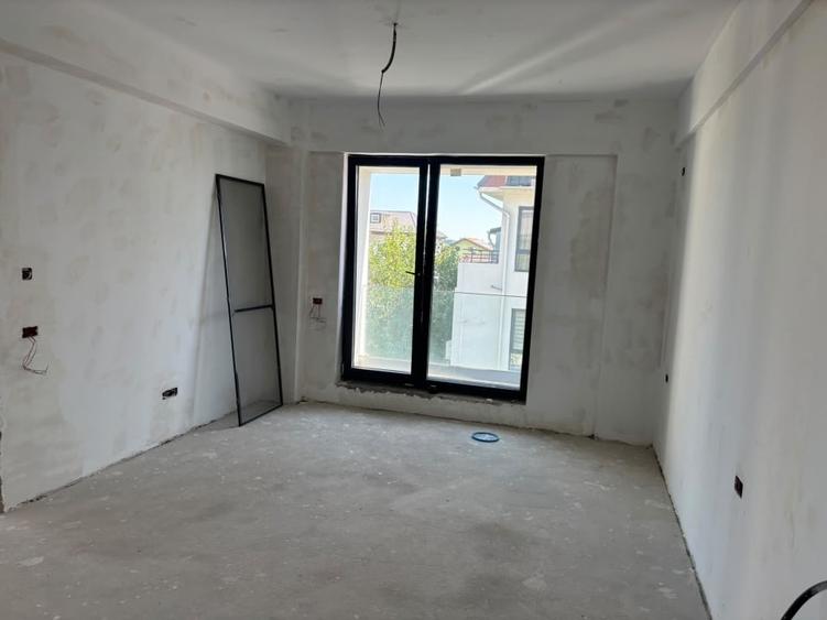 Apartament cu 3 camere decomandat în Aviației