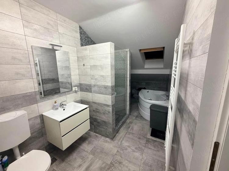 Apartament cu 4 camere decomandat, mobilat în Central