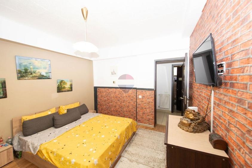 Casă individuală cu 7 camere cu Teren 383 Mp în Berceni