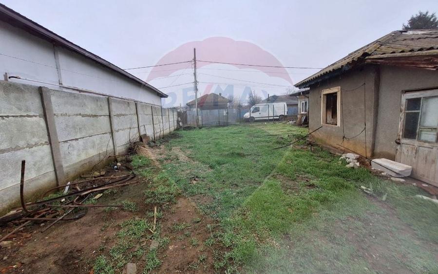 Teren Construcții intravilan de 808 mp, în Tânganu