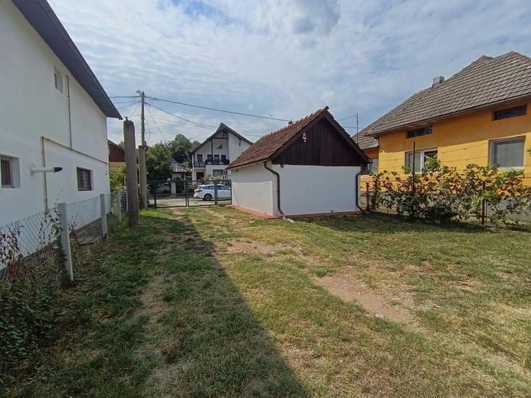 Casă individuală cu 4 camere cu Canalizare în Valea Borcutului