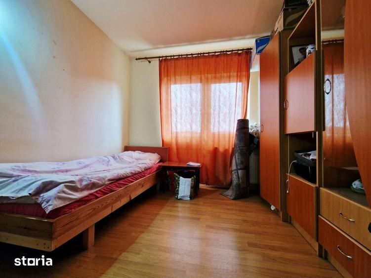 Casă cu 4 camere cu Teren 180 Mp în Borhanci