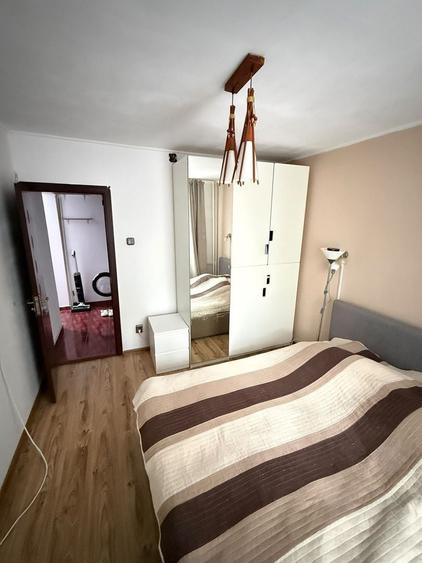 Apartament cu 3 camere semidecomandat în 1 Decembrie 1918