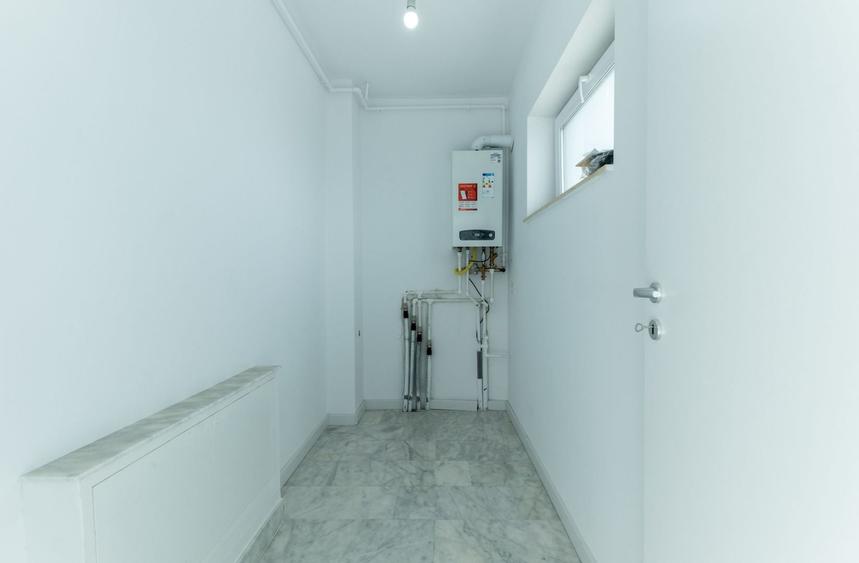 Apartament cu 4 camere semidecomandat în Metalurgiei