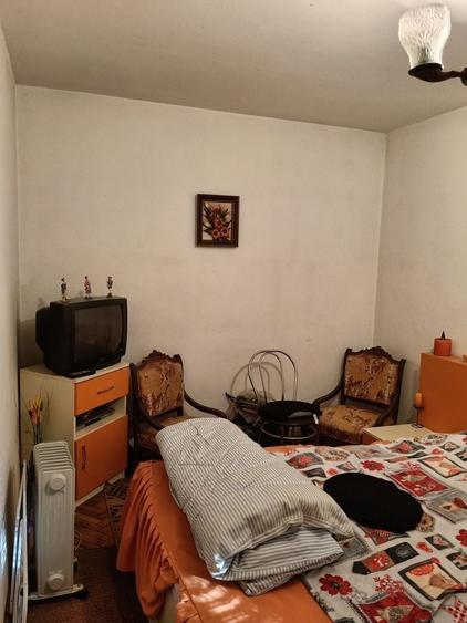 Apartament cu 4 camere semidecomandat în Central