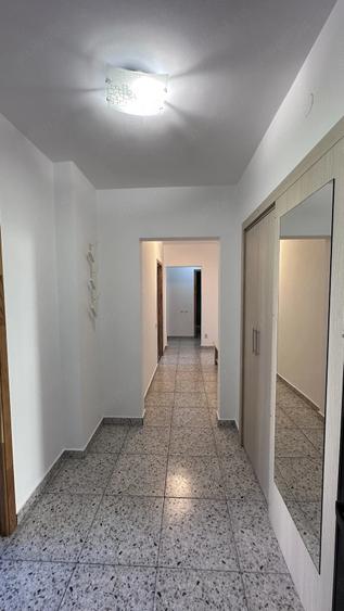 Apartament cu 3 camere decomandat în Dristor