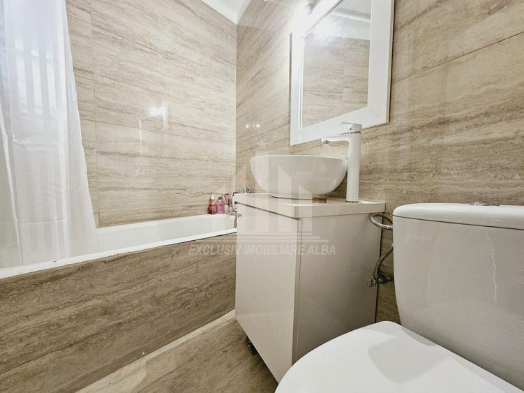 Apartament cu 3 camere decomandat, mobilat în Central