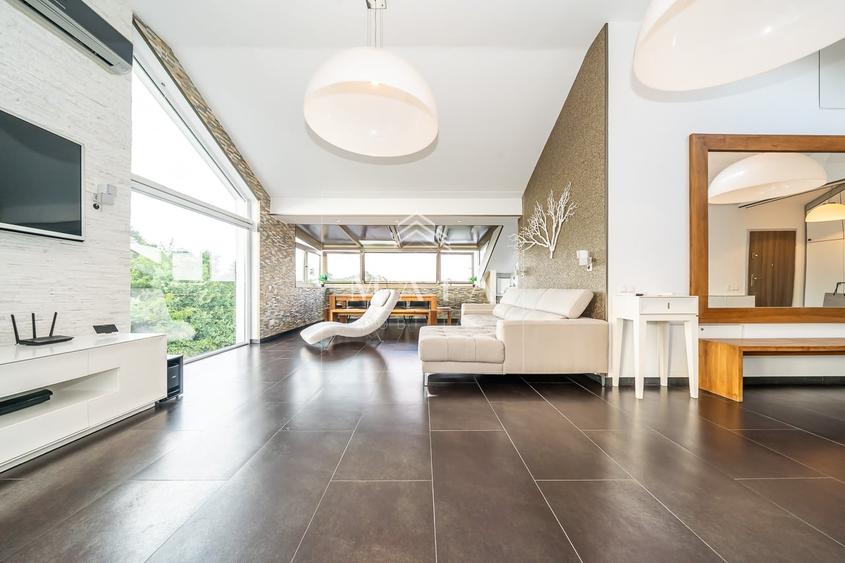 Apartament cu 3 camere decomandat în Sub Arini