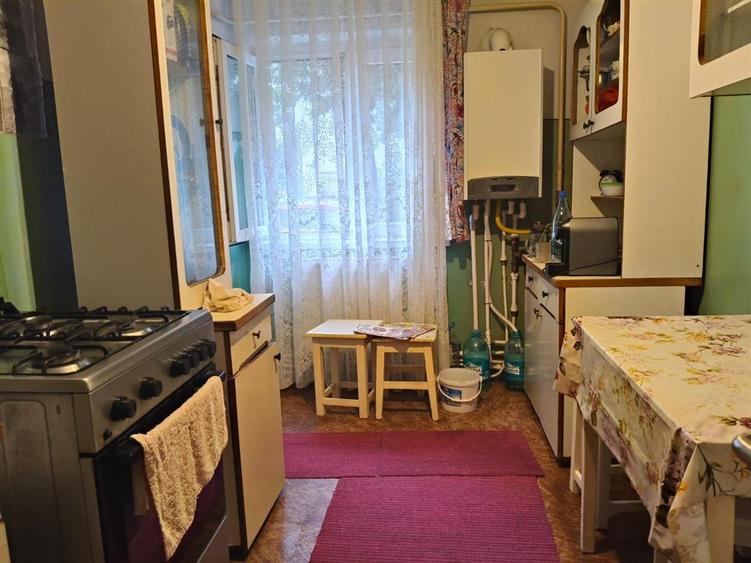 Apartament cu 4 camere decomandat în Buzaului