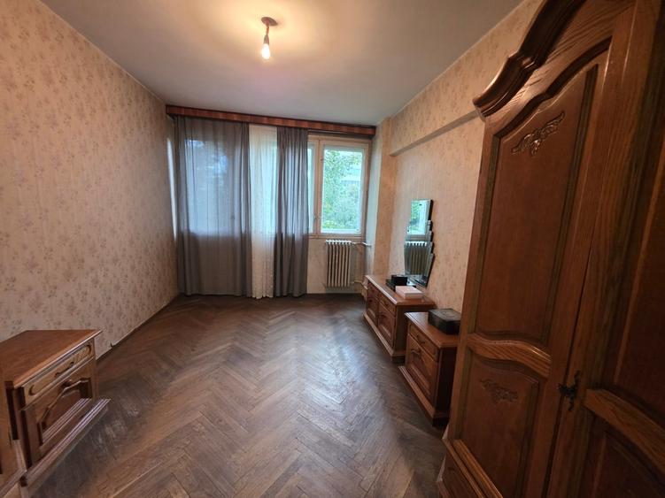 Apartament cu 3 camere decomandat în Basarabia