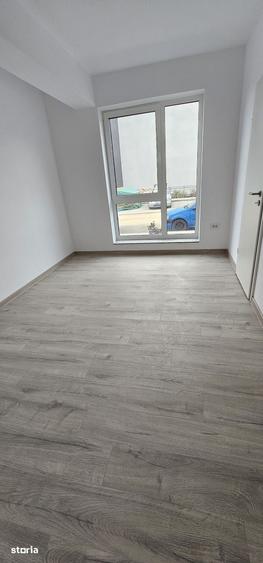 Apartament cu 3 camere decomandat în Tractorul