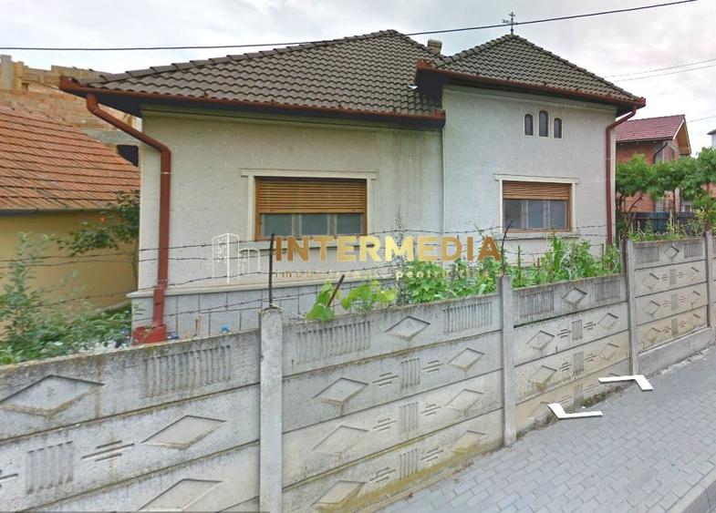Casă individuală cu 3 camere cu Canalizare în Central