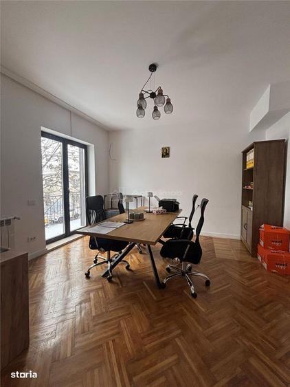 Apartament cu 3 camere, mobilat în Pieptănari