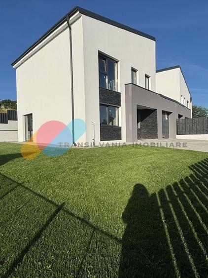 Duplex cu 4 camere cu Canalizare în Dezmir