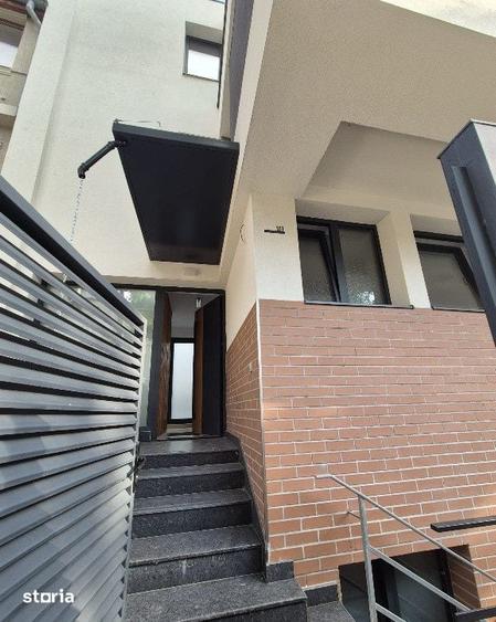 Casă cu 8 camere cu Teren 100 Mp în Parcul Carol