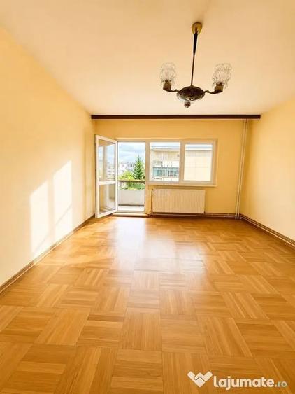 Apartament cu 4 camere decomandat în Scriitorilor