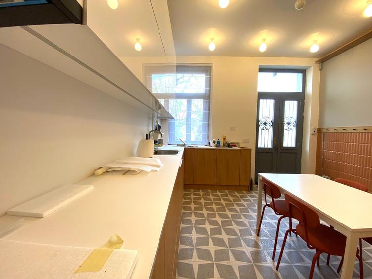Apartament cu 2 camere semidecomandat, mobilat în Ultracentral