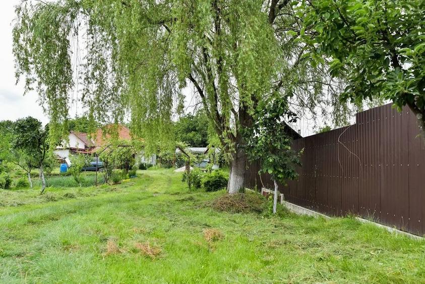 Casă cu 2 camere cu Teren 2453 Mp în Poienari