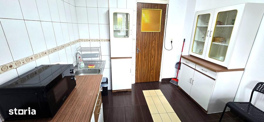 Apartament cu 3 camere decomandat în Crângași