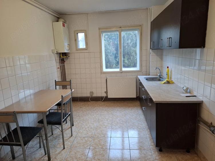 Apartament cu 3 camere decomandat în UTA