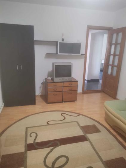 Apartament cu 2 camere decomandat în 5 Călărasi