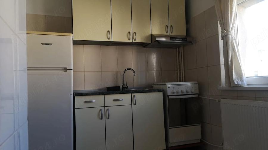 Garsonieră decomandată în Costin Georgian