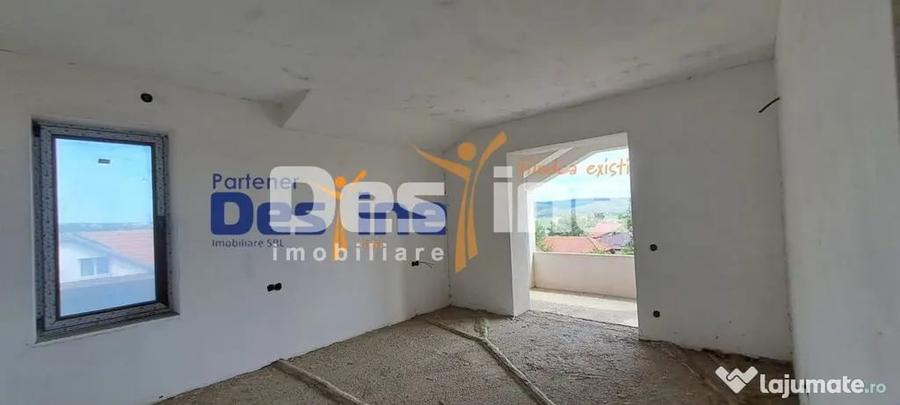 Casă cu 11 camere cu Teren 500 Mp în Valea Lupului