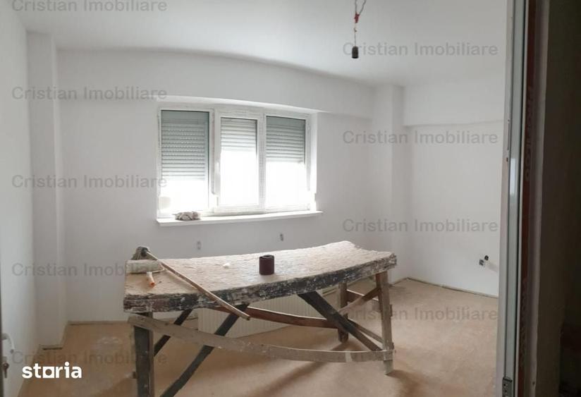 Apartament cu 4 camere decomandat în Republicii