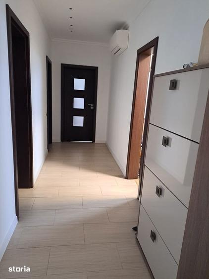 Casă cu 5 camere cu Teren 688 Mp în Central