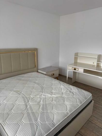 Apartament cu 3 camere decomandat în Calea Romanului