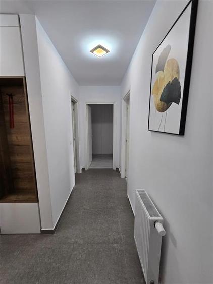 Apartament cu 3 camere decomandat, mobilat în Tractorul
