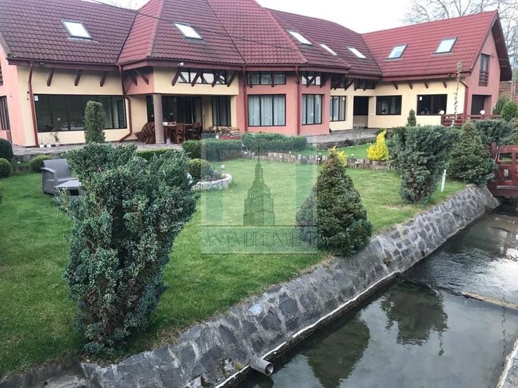 Casă individuală cu 11 camere cu Canalizare în Hoghiz