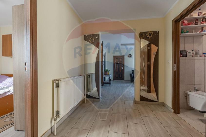 Casă individuală cu 6 camere cu Teren 266 Mp în Șagului