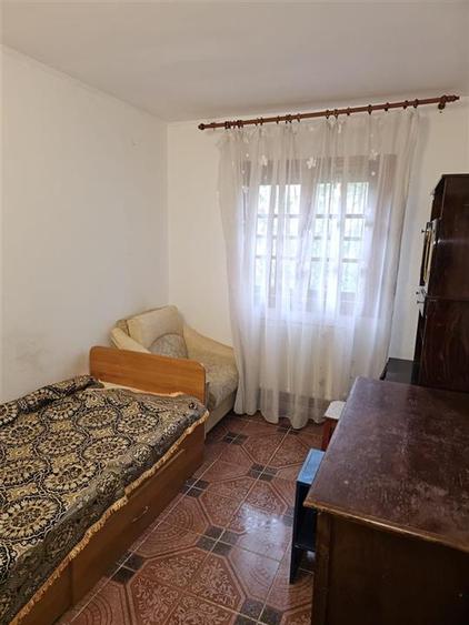Apartament cu 3 camere semidecomandat în Alexandru cel Bun