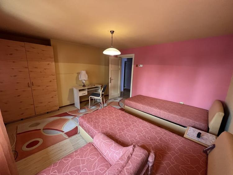 Apartament cu 3 camere semidecomandat, mobilat în Ultracentral