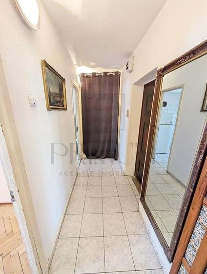 Garsonieră decomandată în Lunei