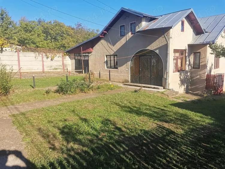 Casă cu 5 camere cu Teren 1300 Mp în Central