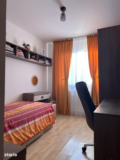 Apartament cu 3 camere decomandat în Nicolina
