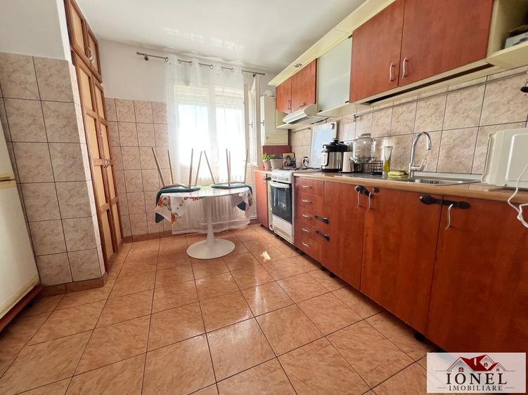 Apartament cu 2 camere semidecomandat în Cetate