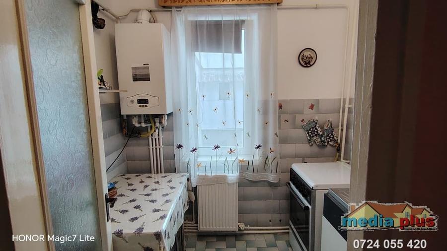 Apartament cu 3 camere semidecomandat în Micro 39